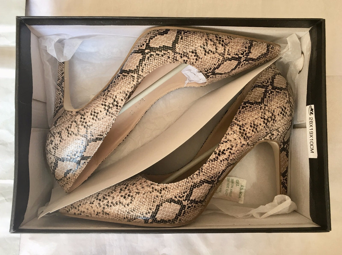 Heels snake print